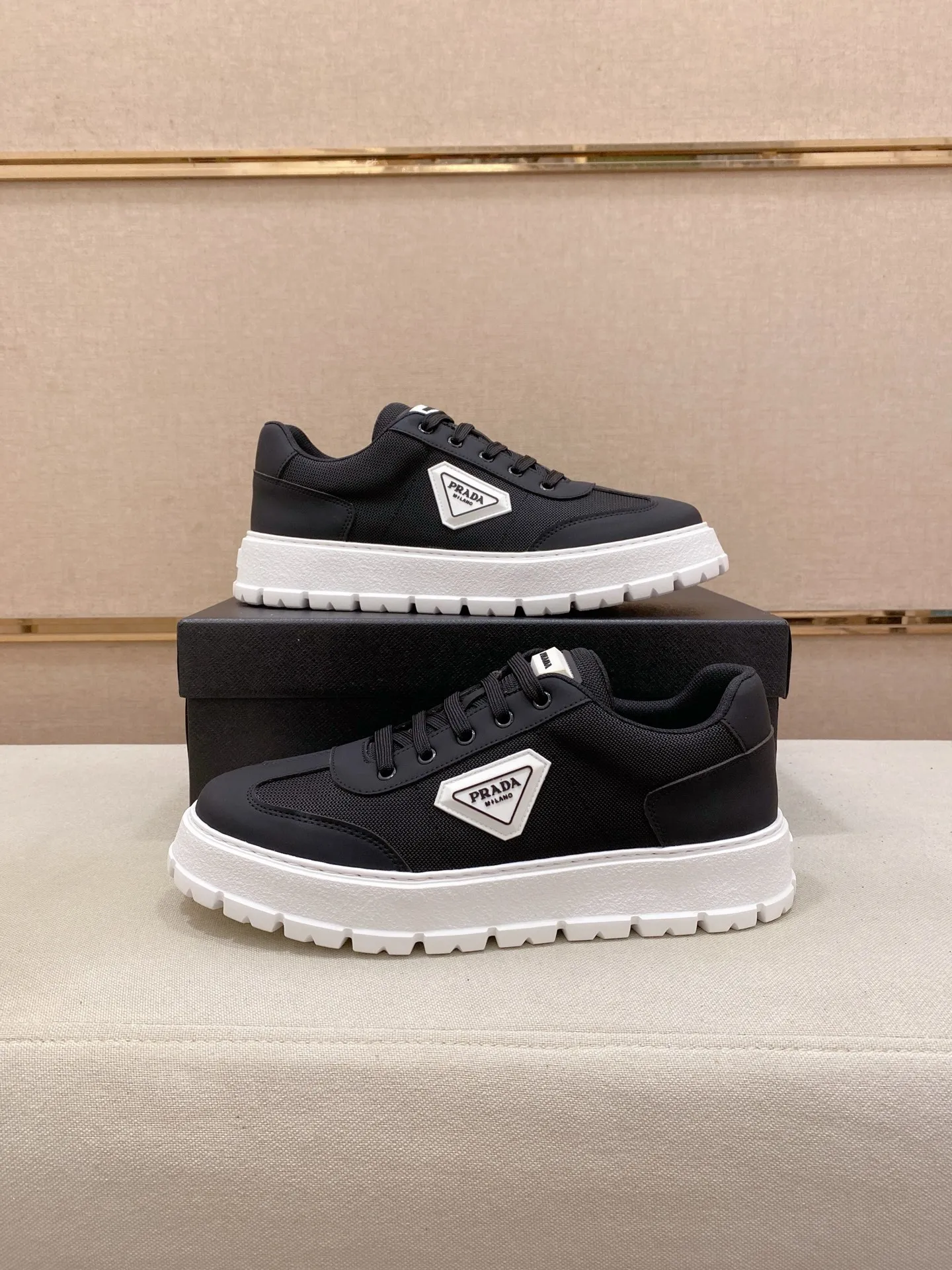 Men's men's shoes💰: 440💰[Prada～Prada] Trendy new styles are on the market. Same style as the official website. Counter quality. Original version. [Strong] [Strong] Imported selected first-layer cowhide. Comfortable and breathable sheepskin lining, fine workmanship, upper layer made of 100% pure cowhide, original last shape, comfortable on the feet, shoe sizes 38 to 44